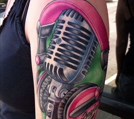 大臂耳麦麦克风纹身图案