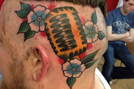 头顶的麦克风纹身图案