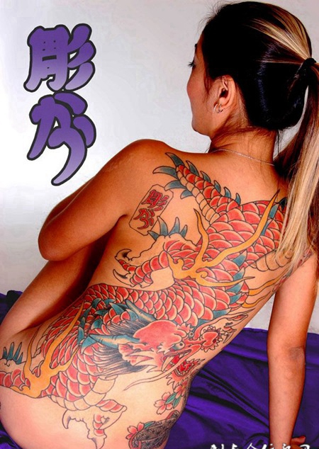 美女诱惑纹身：满背红龙