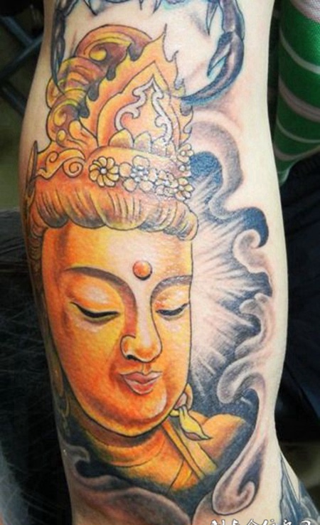 胳膊纹身：佛光普照