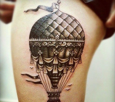 大腿上的热气球纹身图案