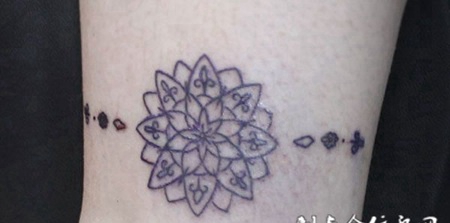 手腕上的向日葵纹身