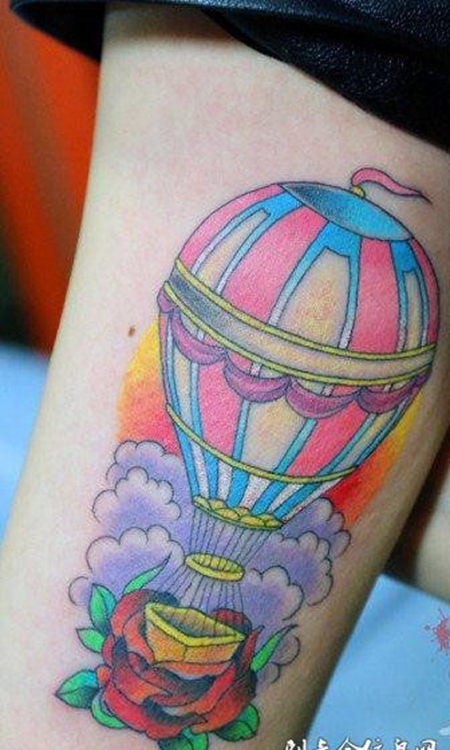 大腿彩色热气球玫瑰花纹身图案