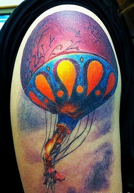大臂有创意的热气球纹身图案