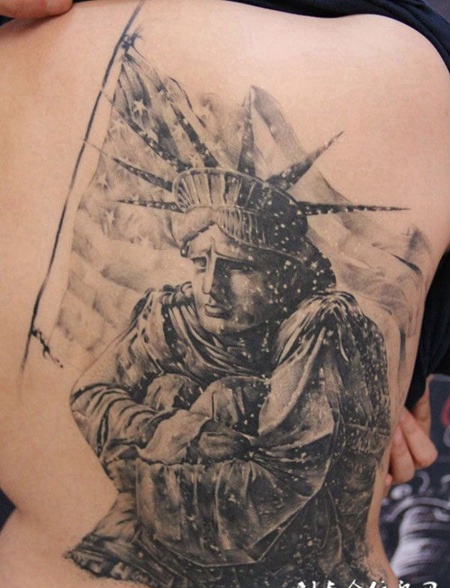 雪中的自由女神纹身