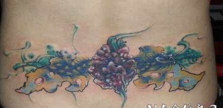 腰上插画葡萄纹身