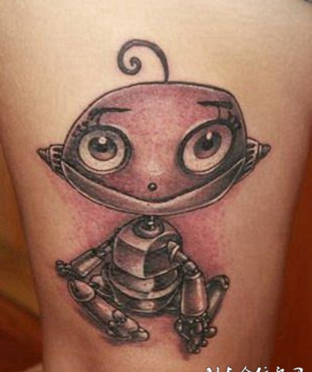 腿上的蚂蚁机器人纹身