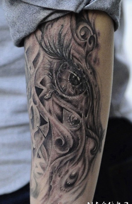 胳膊上的眼睛纹身