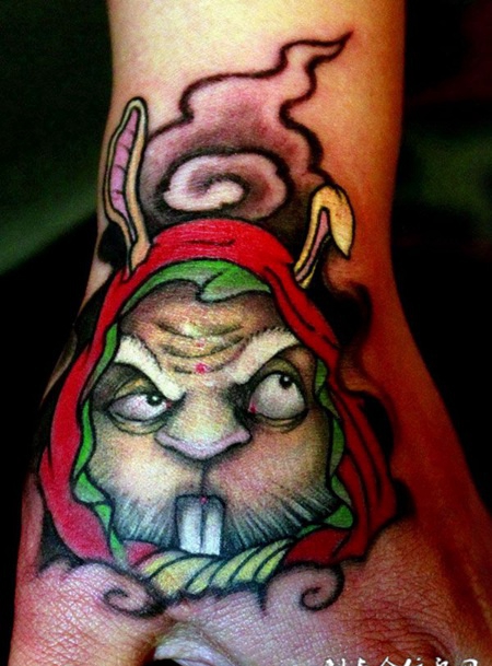 手背上的传统兔仙人纹身