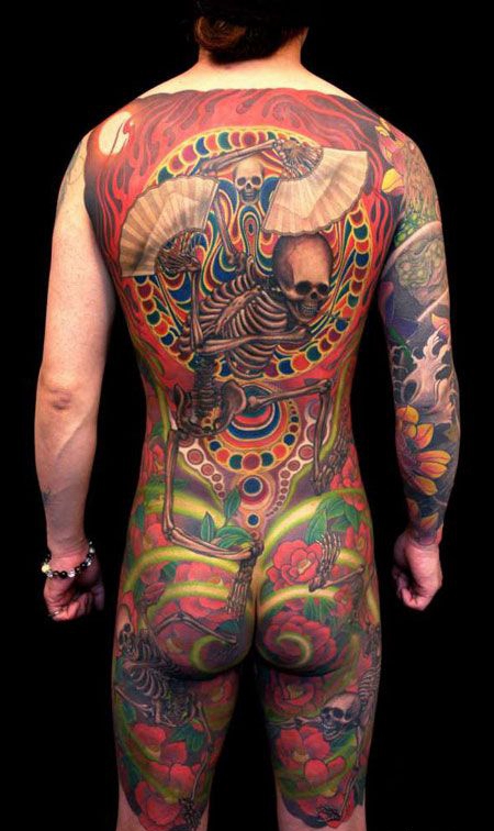 满背持扇子骷髅舞纹身图案