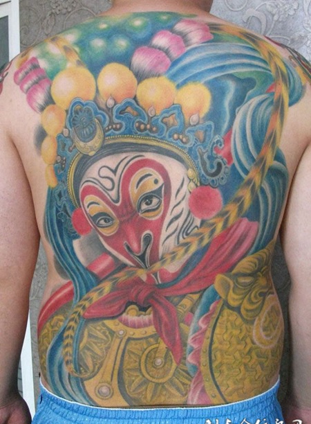 彩色满背美猴王纹身