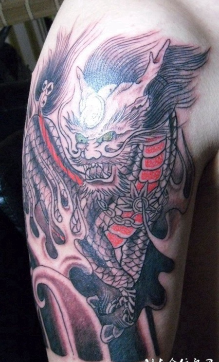 胳膊上的火麒麟纹身