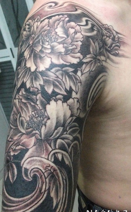 胳膊上的牡丹花纹身