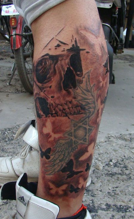 小腿上的骷髅翅膀纹身图案
