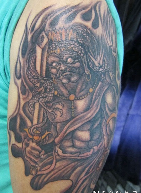 胳膊上不动明王纹身