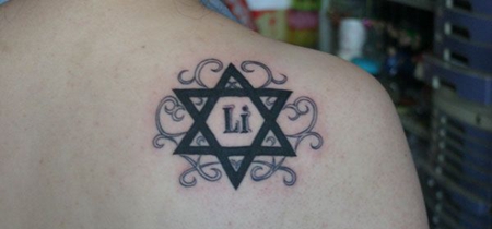 肩部六芒星英文纹身图案