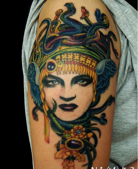 胳膊上的美杜莎蛇王纹身