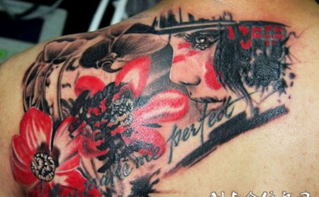 后背上的花朵女孩纹身