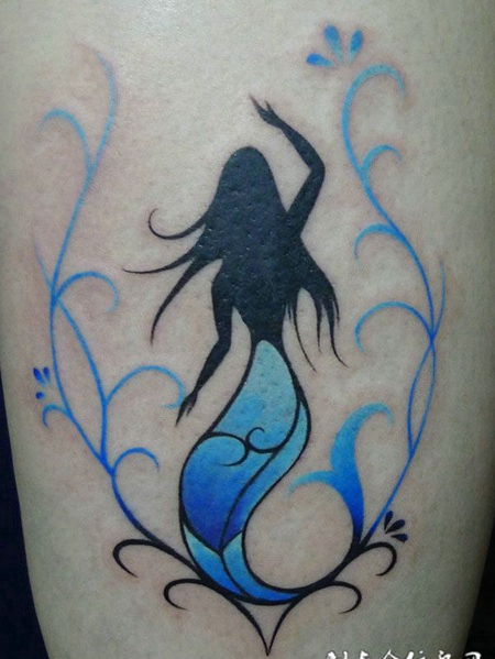美人鱼背影图腾纹身