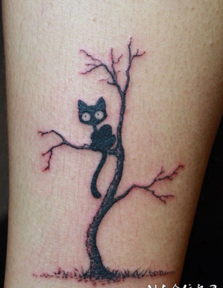 枯树上的猫咪纹身