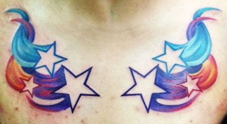 胸部彩色五角星纹身图案