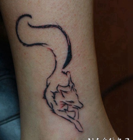 脚踝上的小狐狸