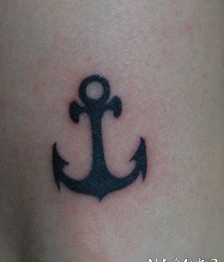胳膊上的船锚纹身
