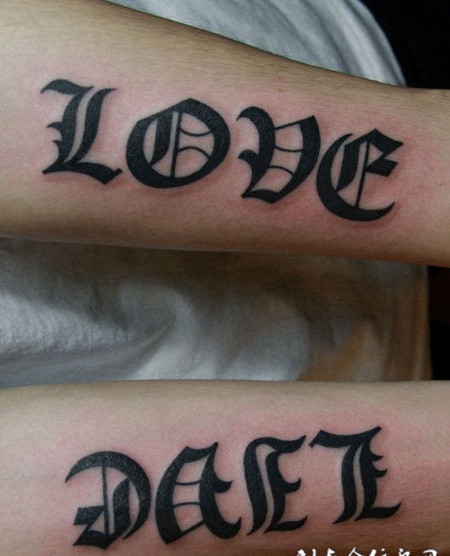 哥特风英文字母纹身