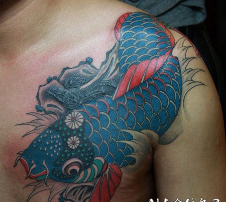 胸前传统鲤鱼旗纹身