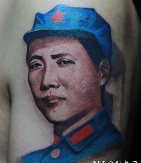 胳膊上的毛主席肖像纹身