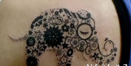 肩膀上的小象纹身