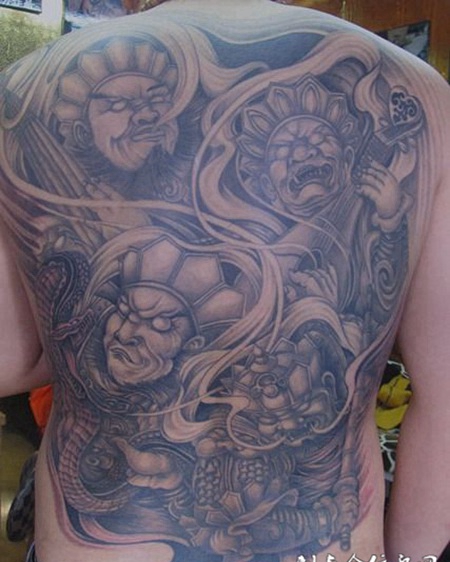 满背四大天王纹身