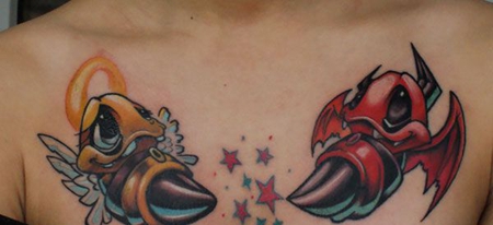 美女胸部两只小蜜蜂星星纹身