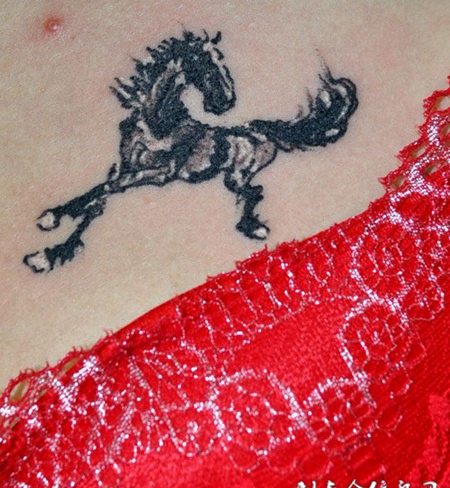 徐悲鸿马纹身