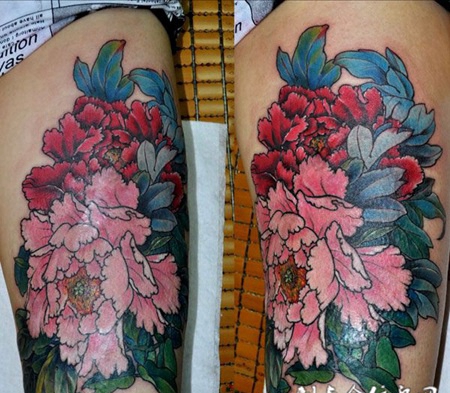 小腿牡丹纹身