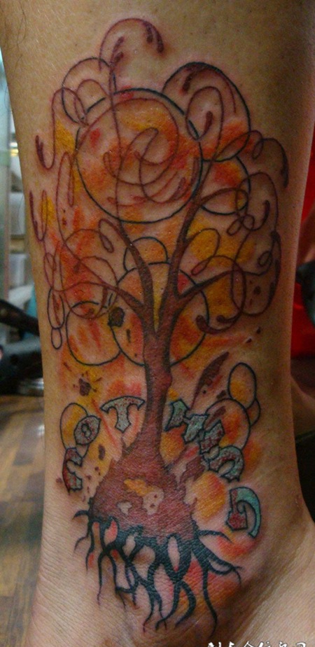 卡通版的大树纹身