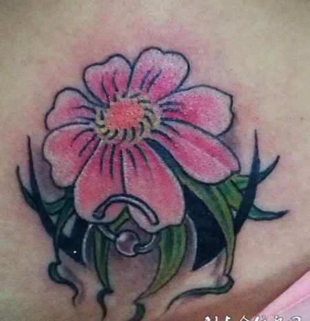 彩色雏菊花纹身