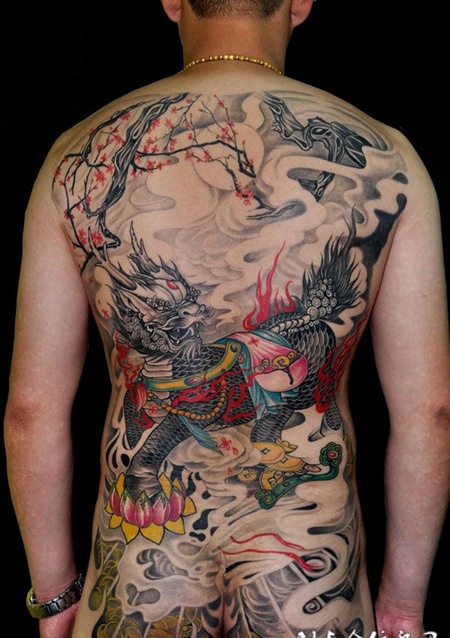 满背富贵麒麟纹身