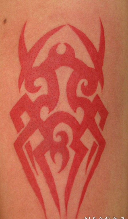 红色蜘蛛图腾纹身