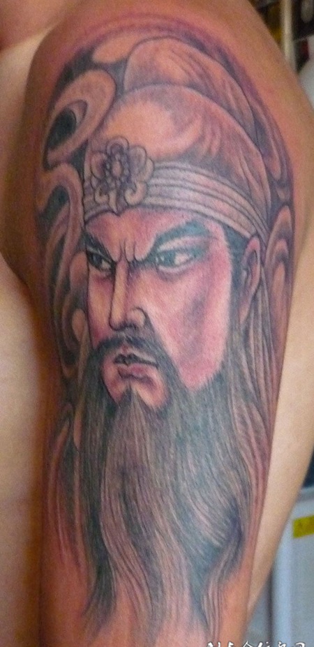 胳膊上的关羽纹身