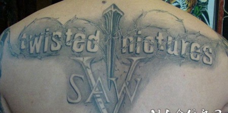 背部石刻圣经纹身