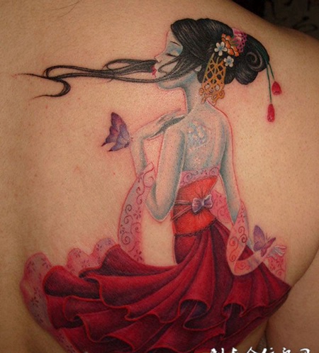 后背上的日本艺妓纹身