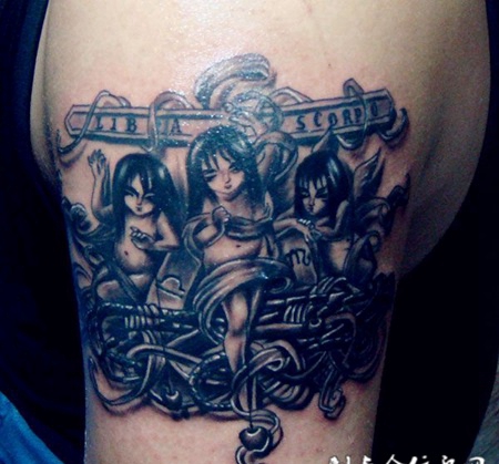 胳膊上的三个SD娃娃纹身