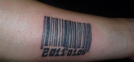 手臂日期条形码纹身图案