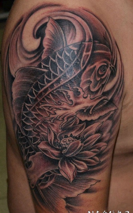 胳膊上的传统鲤鱼纹身