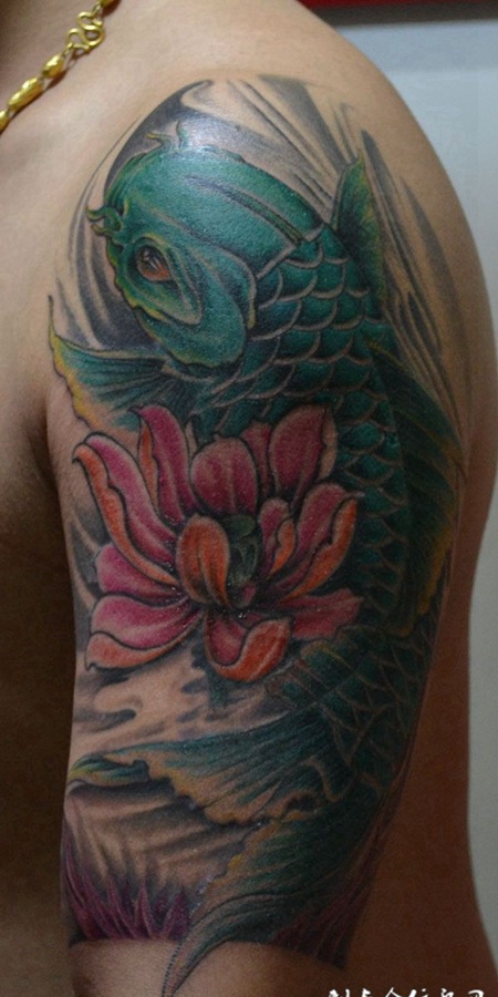绿色鲤鱼荷花纹身
