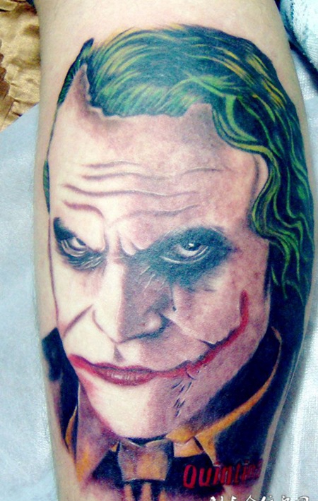 小腿上的小丑杰克纹身