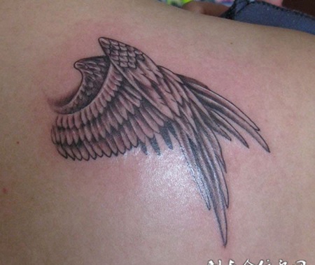小翅膀纹身