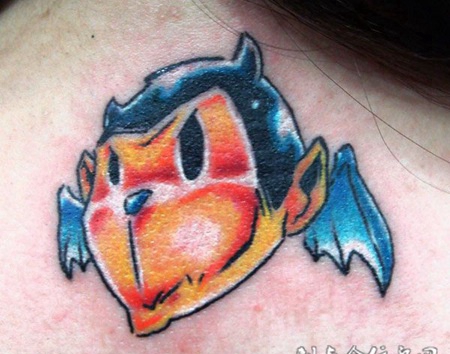 颈后猴子头纹身