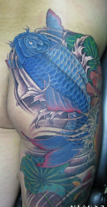 蓝色鲤鱼莲花纹身